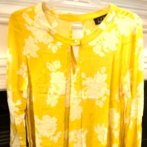 NWT LTX yellow key hole top size small